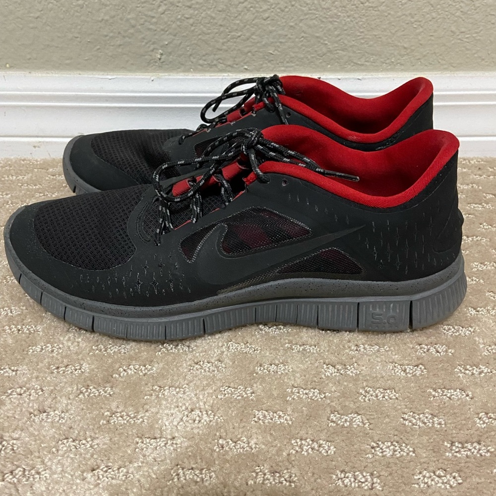 EUC Nike Free Run 5.0 mens size 10.5